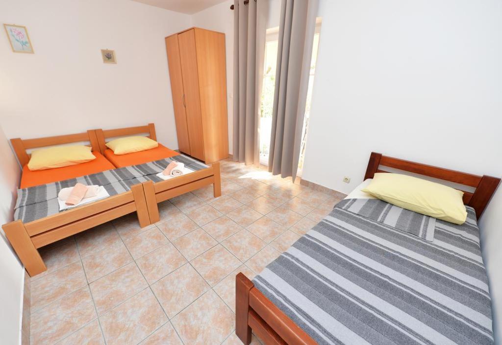 Apartments Rem Novalja Exterior photo
